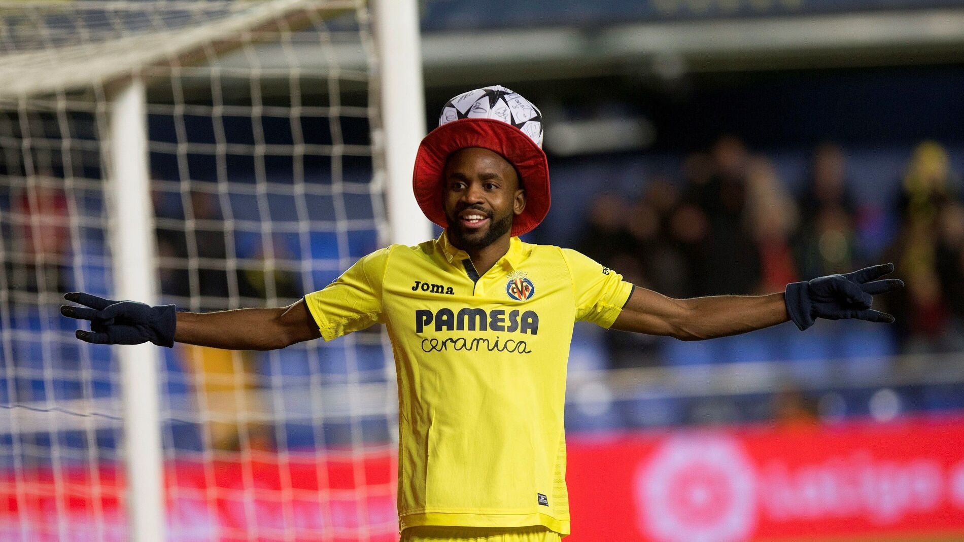 Bakambu celebra un gol ante la Ponferradina