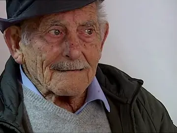 Un bombero fuera de servicio salva de morir en un incendio a un hombre de 93 años Un bombero fuera de servicio salva de morir en un incendio a un hombre de 93 años