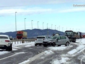 Al menos 17 vehículos implicados en un accidente en cadena en Teruel