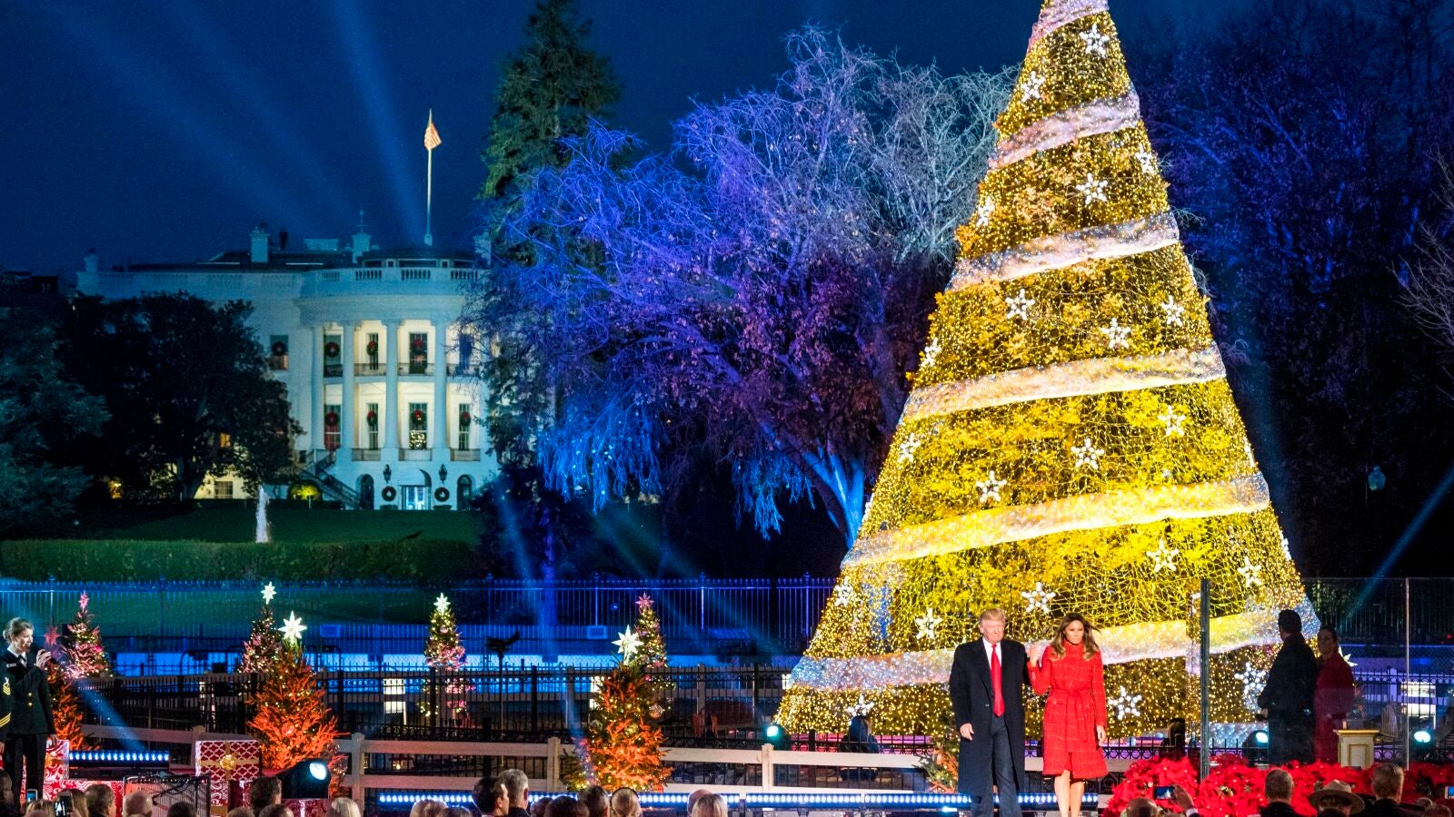 Trump inaugura el árbol de Navidad de la Casa Blanca al ritmo de los Beach Boys