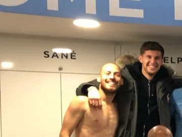 David Silva en la foto del vestuario David Silva en la foto del vestuario