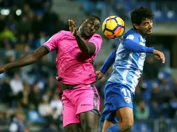 Balón dividido en el Málaga - Levante Balón dividido en el Málaga - Levante