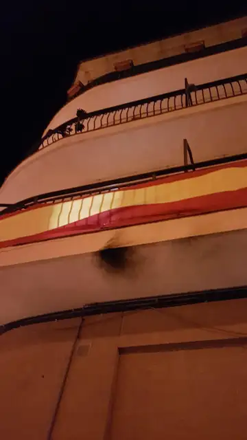 balcón con bandera española en Balsareny balcón con bandera española en Balsareny