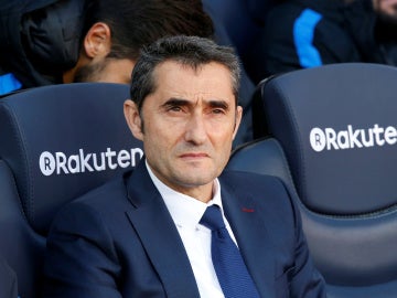 Ernesto Valverde, en el banquillo del Camp Nou
