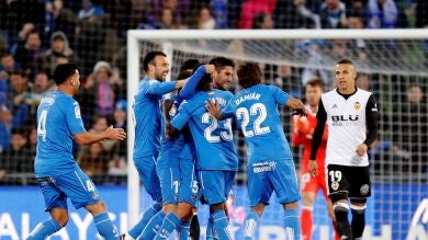 Frenazo del Valencia ante un Getafe en inferioridad durante más de una hora