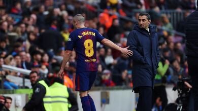 Iniesta, baja para la Champions por una sobrecarga en el sóleo de la pierna izquierda