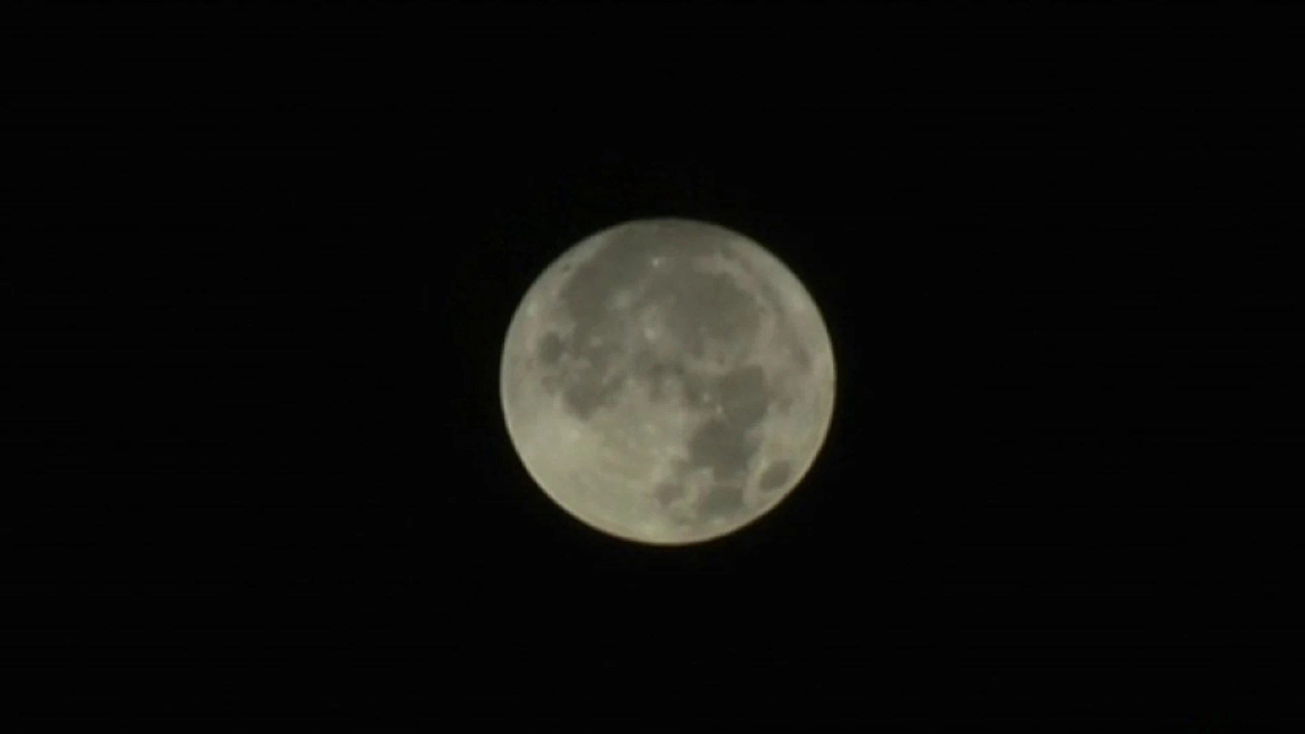 Imagen de una superluna Imagen de una superluna