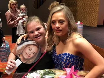 Mikayla Holmgren, la primera joven con síndrome de Down en participar en un concurso de belleza en EEUU Mikayla Holmgren, la primera joven con síndrome de Down en participar en un concurso de belleza en EEUU