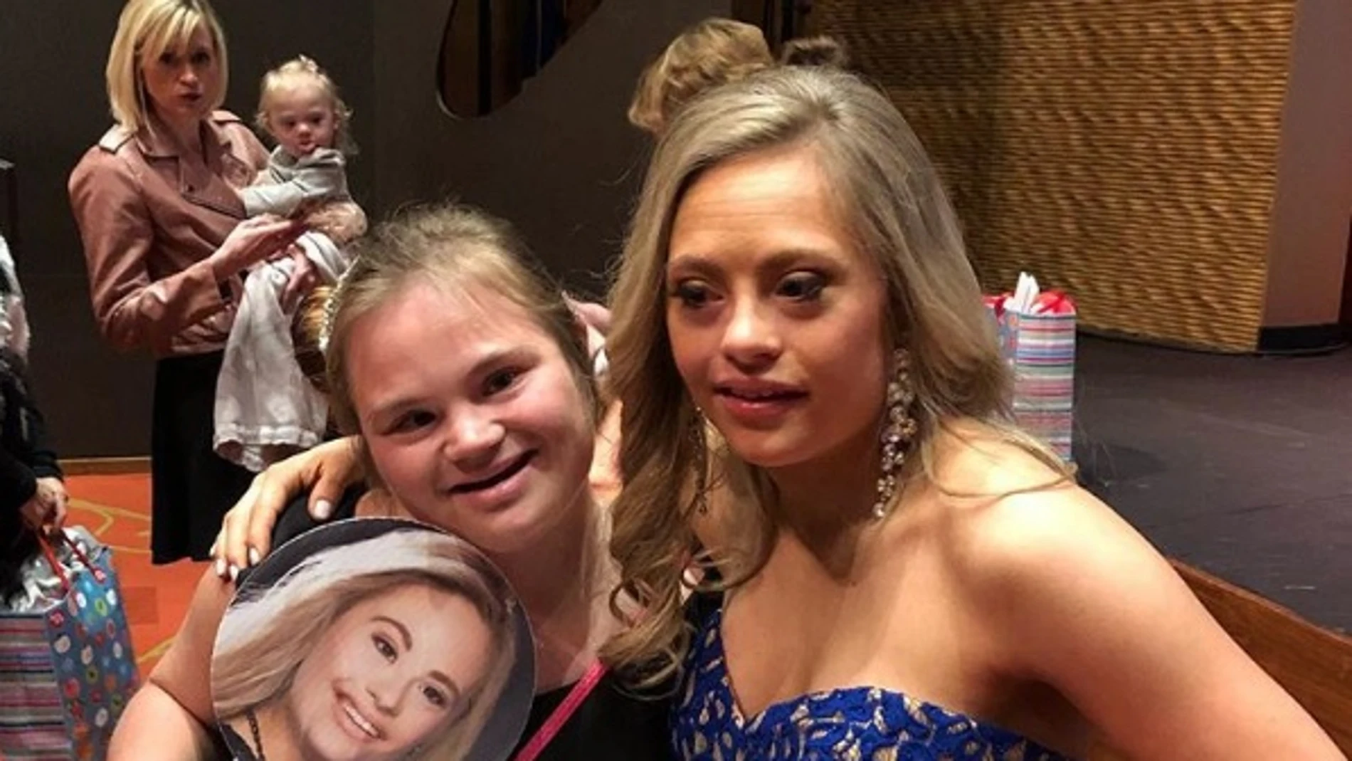 Mikayla Holmgren, la primera joven con síndrome de Down en participar en un concurso de belleza en EEUU Mikayla Holmgren, la primera joven con síndrome de Down en participar en un concurso de belleza en EEUU