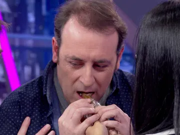 Cuello de pato o ternera seca, entre los snacks más famosos de China Cuello de pato o ternera seca, entre los snacks más famosos de China