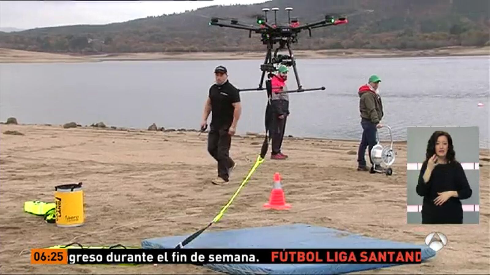 El personal de los servicios de emergencia aprende a pilotar drones para dar rápida asistencia a víctimas