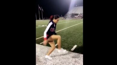 Esta 'cheerleader' camina en el aire: el vídeo está dando la vuelta al mundo