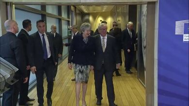 El Gobierno británico y el irlandés han llegado a un principio de acuerdo para mantener la frontera norirlandesa abierta tras el 'brexit'