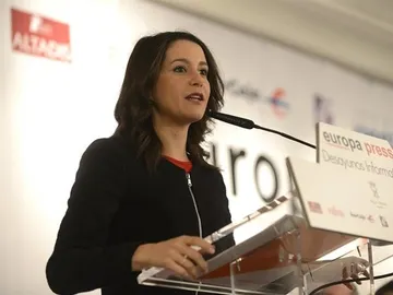 Inés Arrimadas en un desayuno informativo Inés Arrimadas en un desayuno informativo
