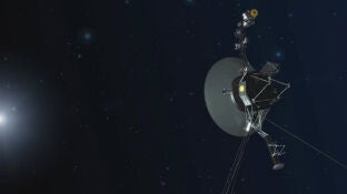 El equipo de la Voyager ha encendido una serie de propulsores localizados en la parte trasera de la nave 