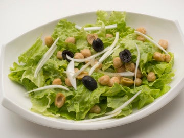 Ensalada de garbanzos y aceitunas
