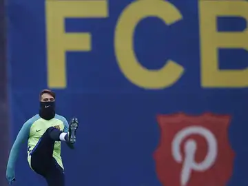 Lucas Digne calentando antes de un entrenamiento Lucas Digne calentando antes de un entrenamiento