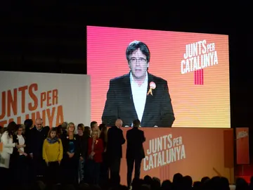 Puigdemont abre la campaña electoral del 21D por videoconferencia Puigdemont abre la campaña electoral del 21D por videoconferencia
