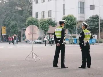 Varios agentes de policía en Japón Varios agentes de policía en Japón
