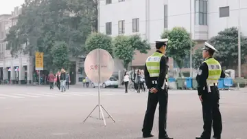 Varios agentes de policía en Japón Varios agentes de policía en Japón