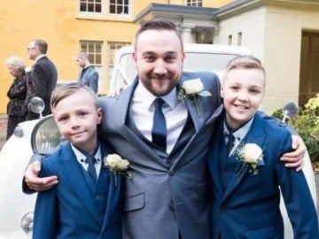 Liam junto a sus hijos