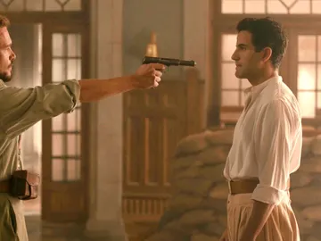 Molina echa a Larbi del hospital a punta de pistola Molina echa a Larbi del hospital a punta de pistola