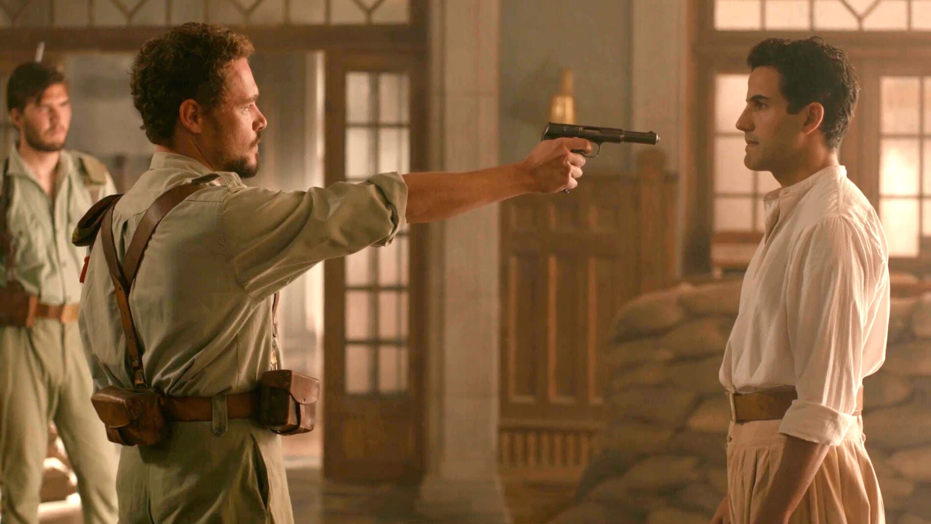 Molina echa a Larbi del hospital a punta de pistola