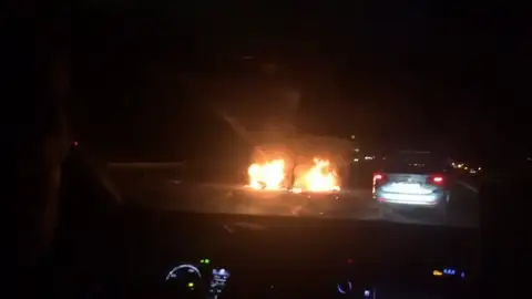 Mueren dos personas en un accidente en la AP-7 por el que se ha cortado la vía en Vilablareix Mueren dos personas en un accidente en la AP-7 por el que se ha cortado la vía en Vilablareix