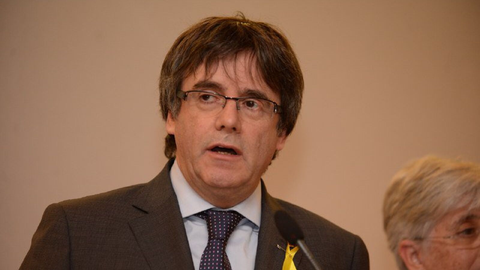 Puigdemont no solicita su voto por correo y alimenta las especulaciones de su regreso a España para el 21-D