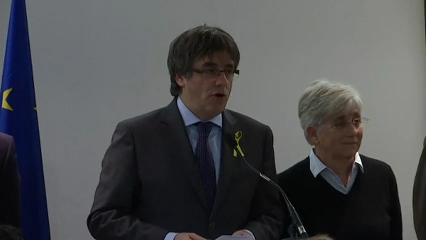 Puigdemont: "Se comienza retirando la euroorden y acabarán retirando el 155 y la represión" Puigdemont: "Se comienza retirando la euroorden y acabarán retirando el 155 y la represión"