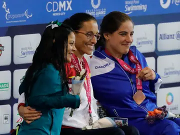 Teresa Perales, en el podio al ganar un oro en el Mundial paralímpico Teresa Perales, en el podio al ganar un oro en el Mundial paralímpico