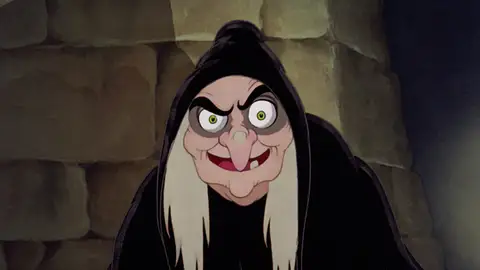 Malvada madrastra de 'Blancanieves' hechizada como anciana Malvada madrastra de 'Blancanieves' hechizada como anciana