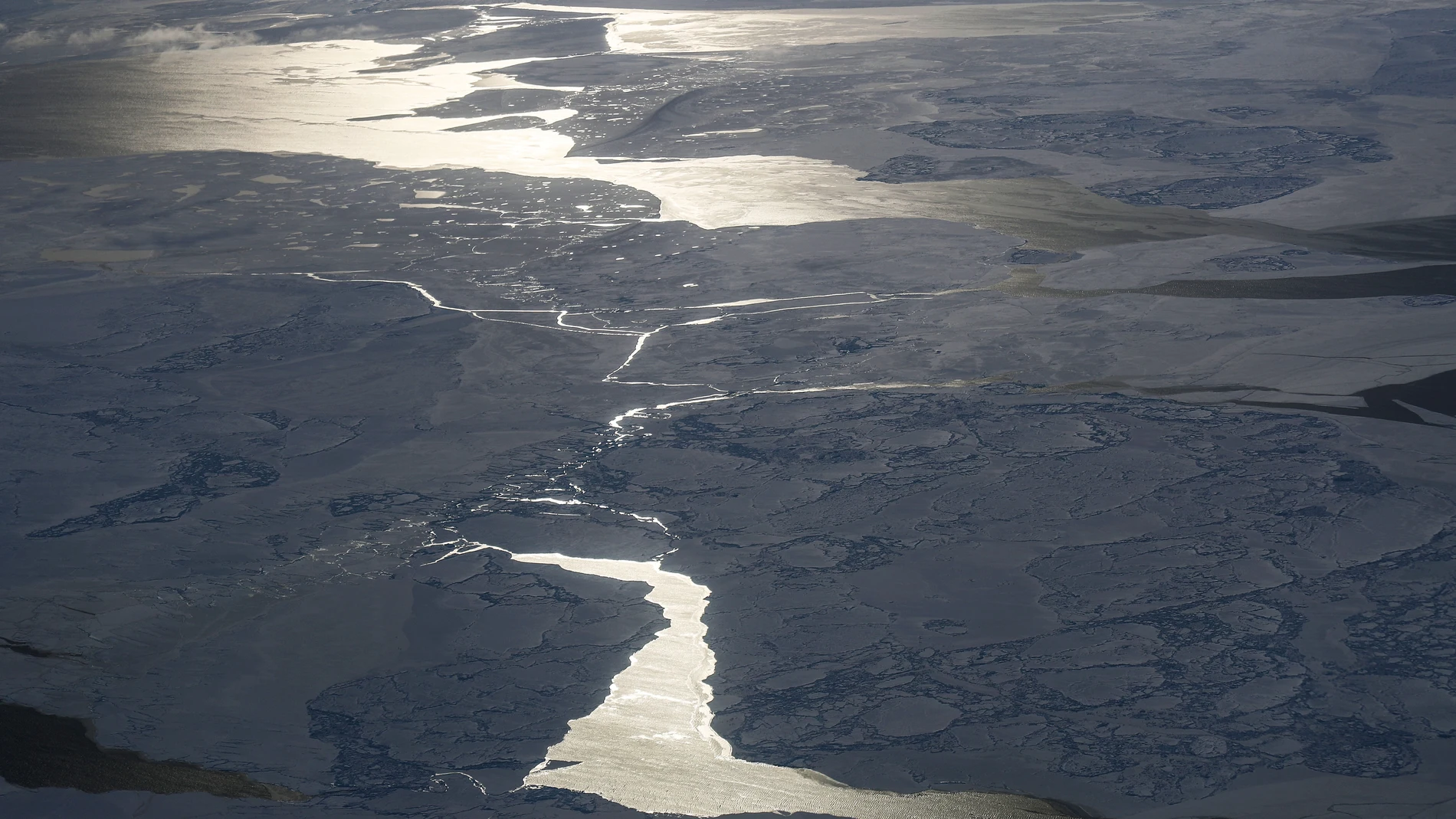 Una aeronave de la NASA sobrevuela la costa noroeste de Groenlandia Una aeronave de la NASA sobrevuela la costa noroeste de Groenlandia