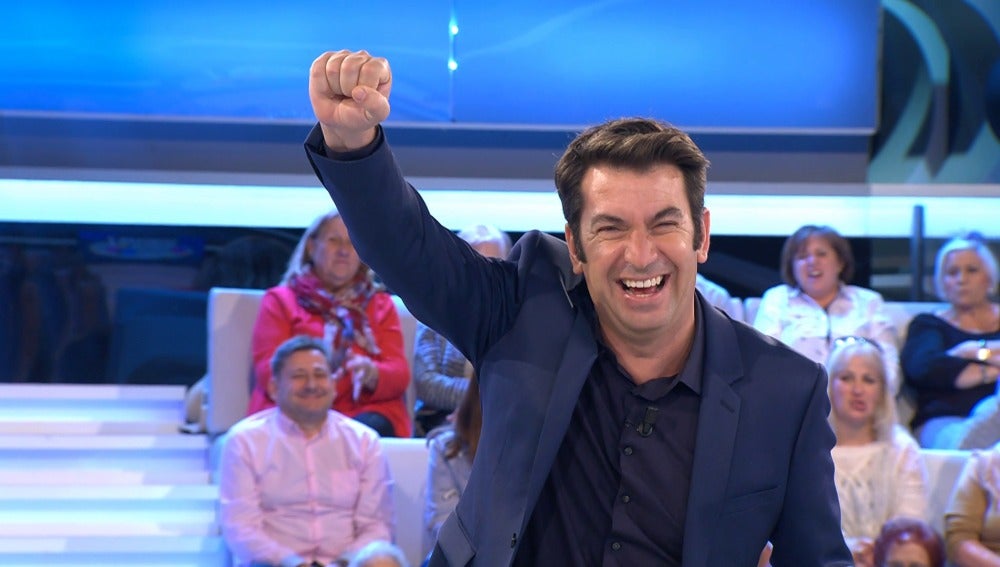 Arturo Valls abre la veda de chistes absurdos
