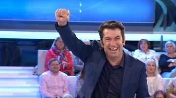 Arturo Valls abre la veda de chistes absurdos