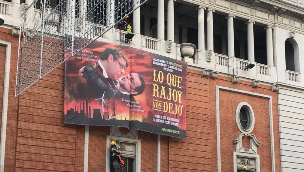 La pancarta de Greenpeace que critica a Rajoy y Nadal