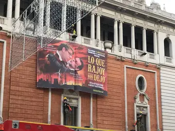 La pancarta de Greenpeace que critica a Rajoy y Nadal La pancarta de Greenpeace que critica a Rajoy y Nadal