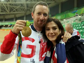 Bradley Wiggins junto a su esposa Catherine Bradley Wiggins junto a su esposa Catherine