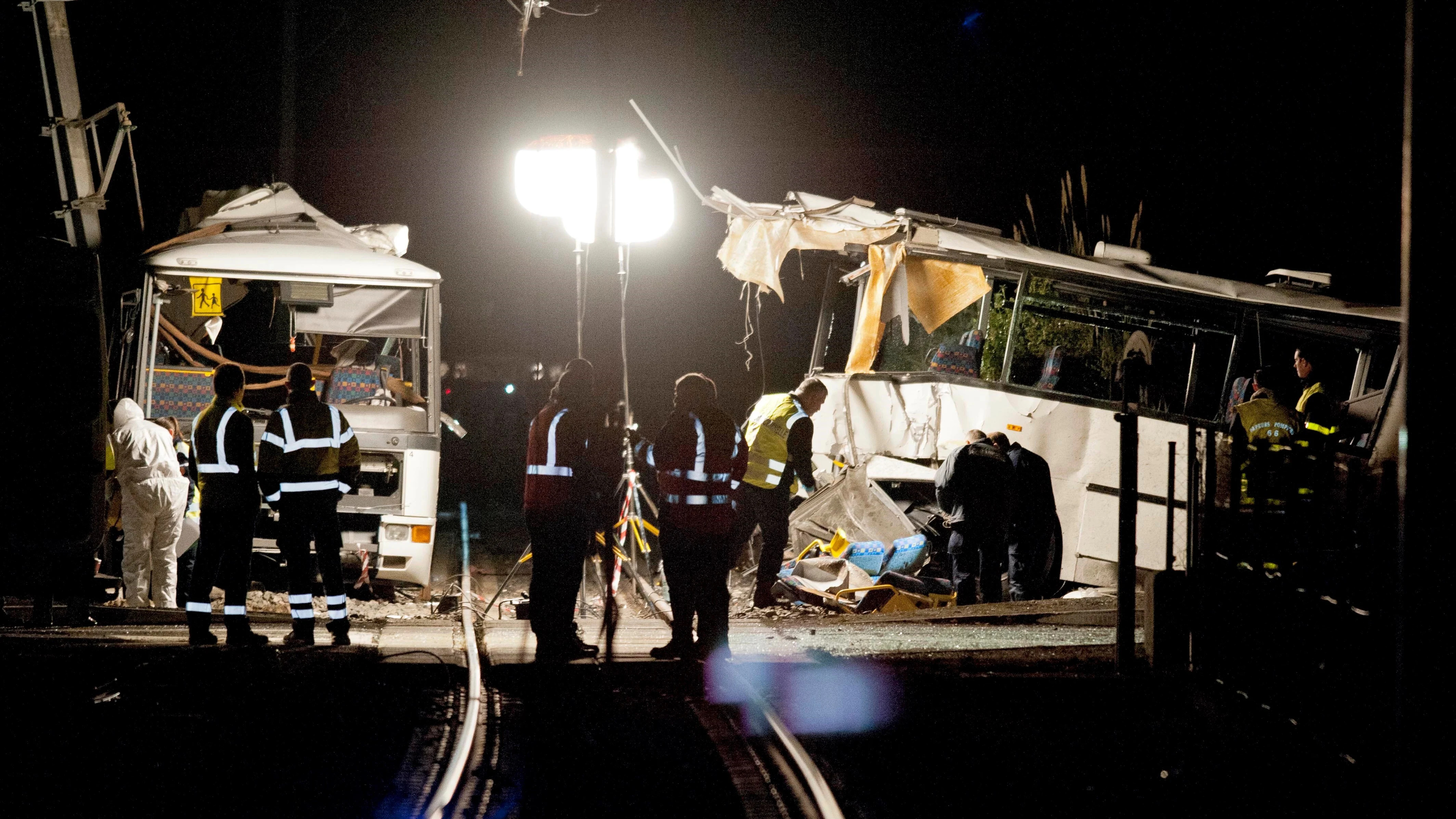 Accidente entre un autobús escolar y un tren en Francia Accidente entre un autobús escolar y un tren en Francia