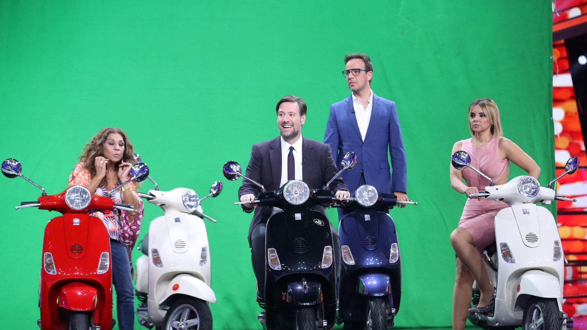 Chenoa, &Agrave;ngel Ll&agrave;cer, Lolita y Carlos Latre se marca un baile sobre ruedas