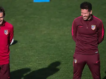 Griezmann y Simeone, durante un entrenamiento del Atleti Griezmann y Simeone, durante un entrenamiento del Atleti
