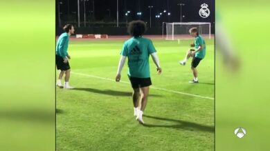 Increíble rondo de Marcelo, Kovacic y Modric con una pelota de tenis