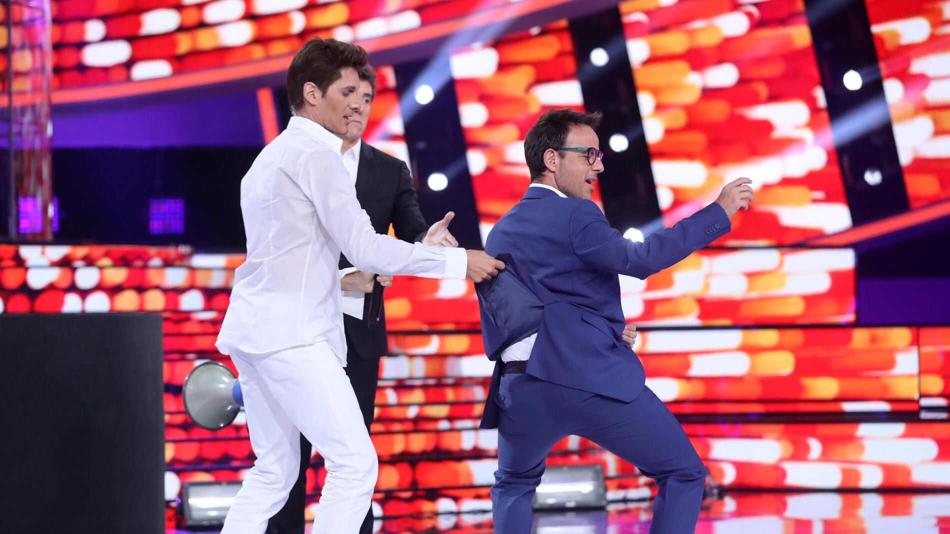 El seductor movimiento de culo de Fran Dieli, &Agrave;ngel Ll&agrave;cer y Lolita