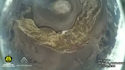 La UE donará 100.000 euros para damnificados por el volcán Agung en Bali La UE donará 100.000 euros para damnificados por el volcán Agung en Bali