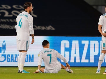 Cristiano Ronaldo se duele de una entrada en la final del Mundial de Clubes