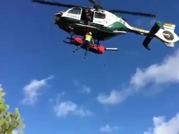 Rescatan a un cazador que cayó a un pozo junto a sus dos perros en el Valle del Silencio Rescatan a un cazador que cayó a un pozo junto a sus dos perros en el Valle del Silencio