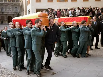 Funeral en la iglesia de Santa María de Alcañiz por los guardias civiles asesinados en Albalate del Arbopispo Funeral en la iglesia de Santa María de Alcañiz por los guardias civiles asesinados en Albalate del Arbopispo