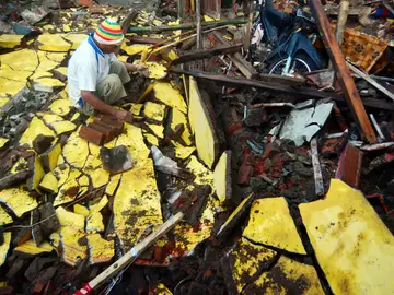 Casa derribada por el terremoto en Indonesia Casa derribada por el terremoto en Indonesia