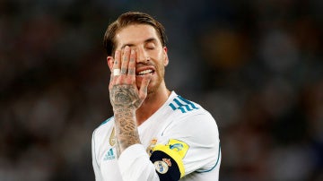 Sergio Ramos se lleva la mano a la cara durante la final del Mundial de Clubes