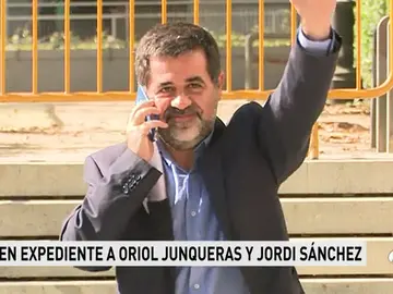 Instituciones Penitenciarias abre expediente a Oriol Junqueras y Jordi Sánchez por sus mensajes grabados en prisión y emitidos en mítines Instituciones Penitenciarias abre expediente a Oriol Junqueras y Jordi Sánchez por sus mensajes grabados en prisión y emitidos en mítines